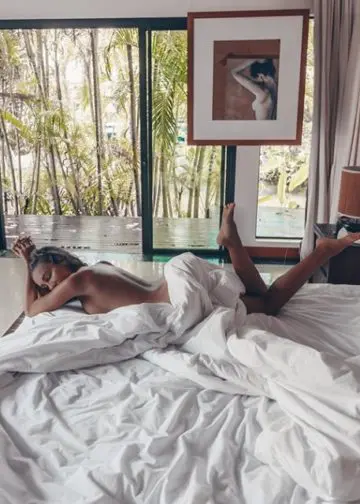 AnnaMaria Amsterdam escort sleeping