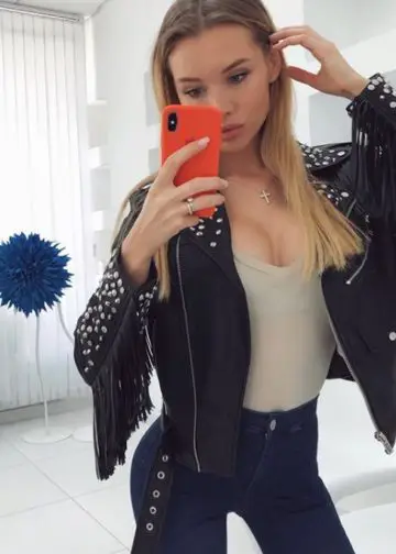 Oana Escort Amsterdam girlfiend selfie