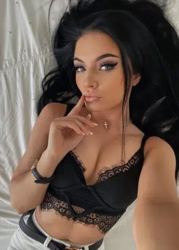 Happy Escort Babe girl Amsterdam Anusha