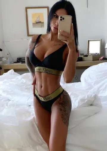 Selfie escort hotel Amsterdam Julia
