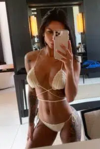 Selfie of escort Julia in Amsterdam hotel room